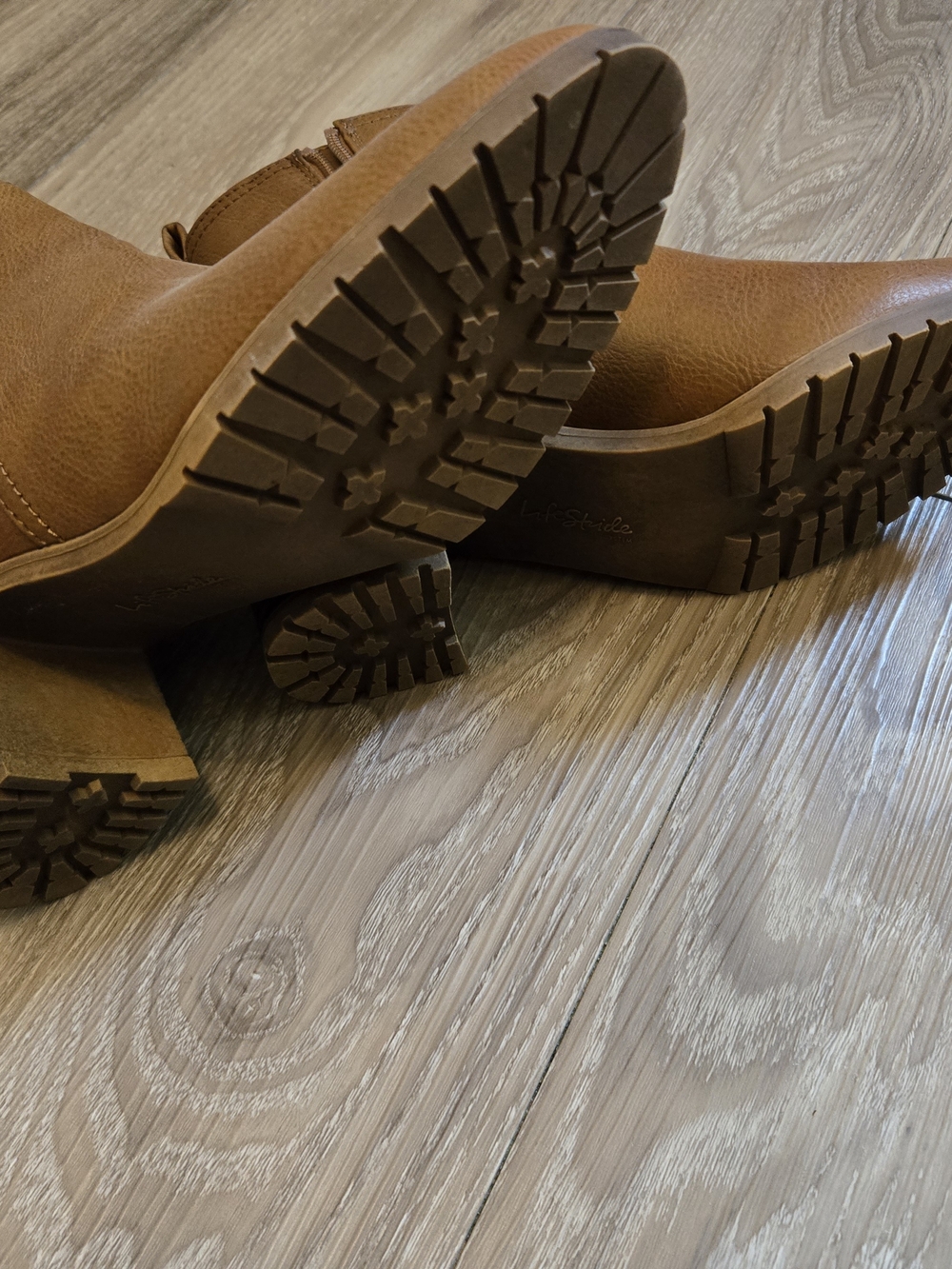 Lifestride Mesa Classic Tan Chelsea Bootie - Picture 4 of 6